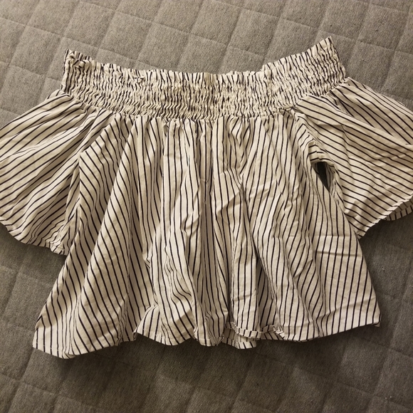 Dreamers Off the Shoulders Flowy Crop Top Striped - Picture 1 of 5